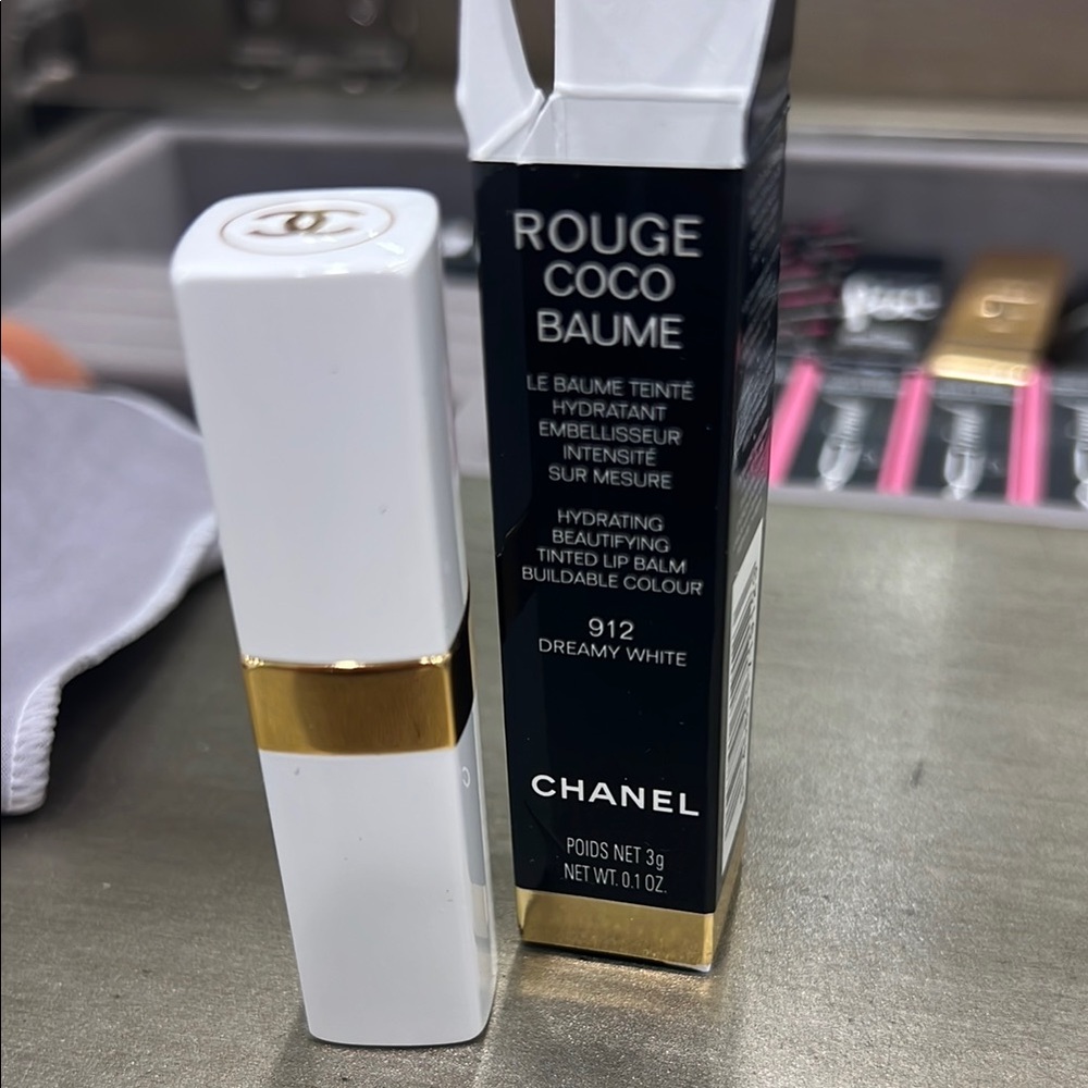 NIB CHANEL White Lip Balm Luxurious Hydration dreamy white 912 NEW